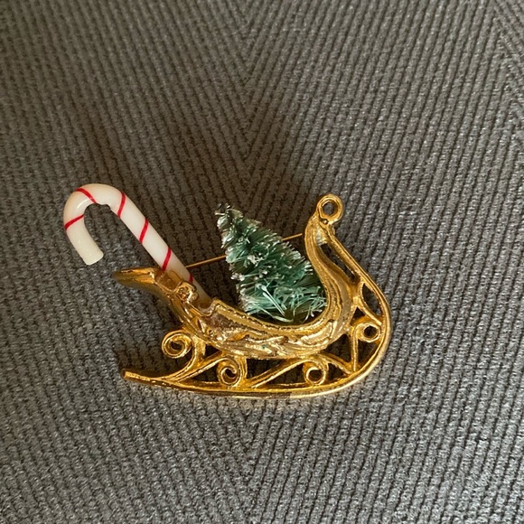 Vintage Sleigh Christmas Brooch Pin - Picture 2 of 16